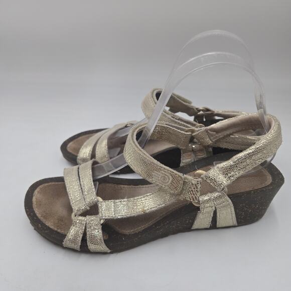 Womens Teva Ventura Metallic Gold Leather Snake Print Sz 9 Wedge Strappy Sandals - Picture 3 of 7
